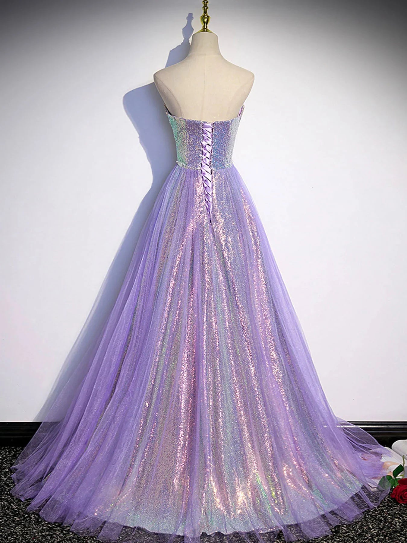 Dazzling A-Line Sweetheart Sleeveless Iridescent Lavender Sequin Evening Dresses