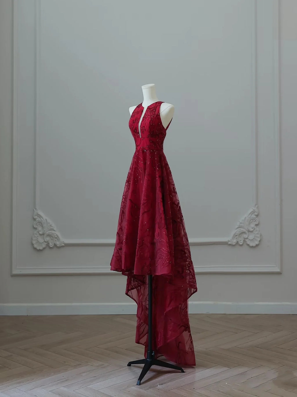 Dramatic A-Line Halter-Neck Sequin Burgundy Tulle Long Evening Dresses