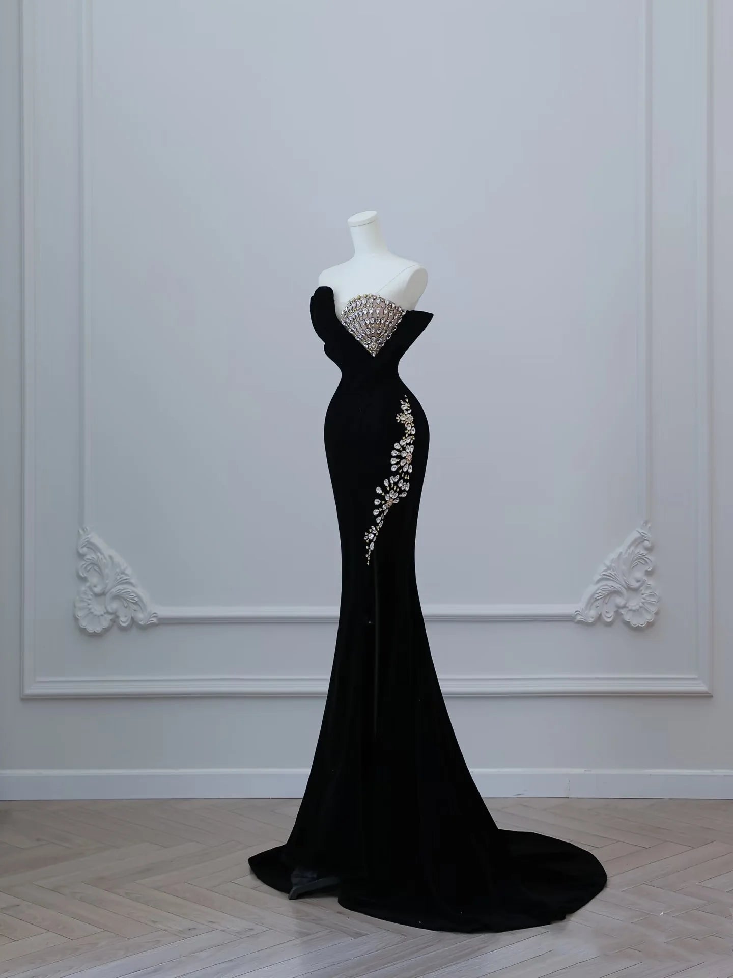 Luxurious Mermaid Strapless Beaded Black Velvet Long Evening Dresses