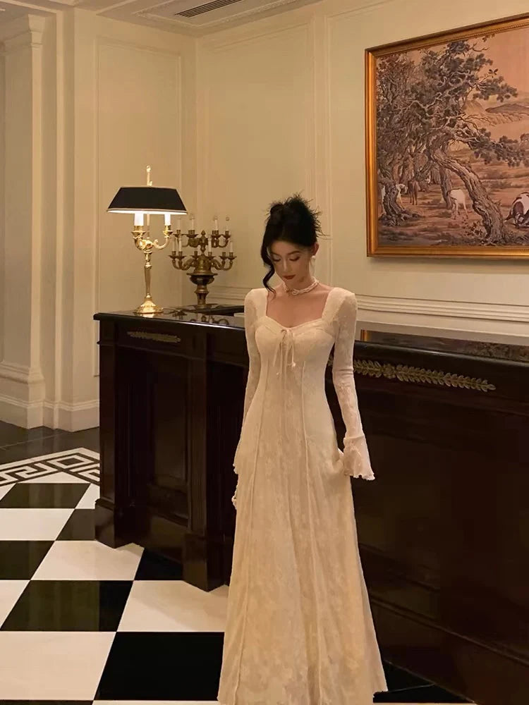 Vintage A-Line Sweetheart-Neck Long-Sleeved Lace Ivory Long Evening Dresses